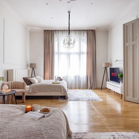 Timeless Elegant Apartment By Opera House Budapest Exteriör bild