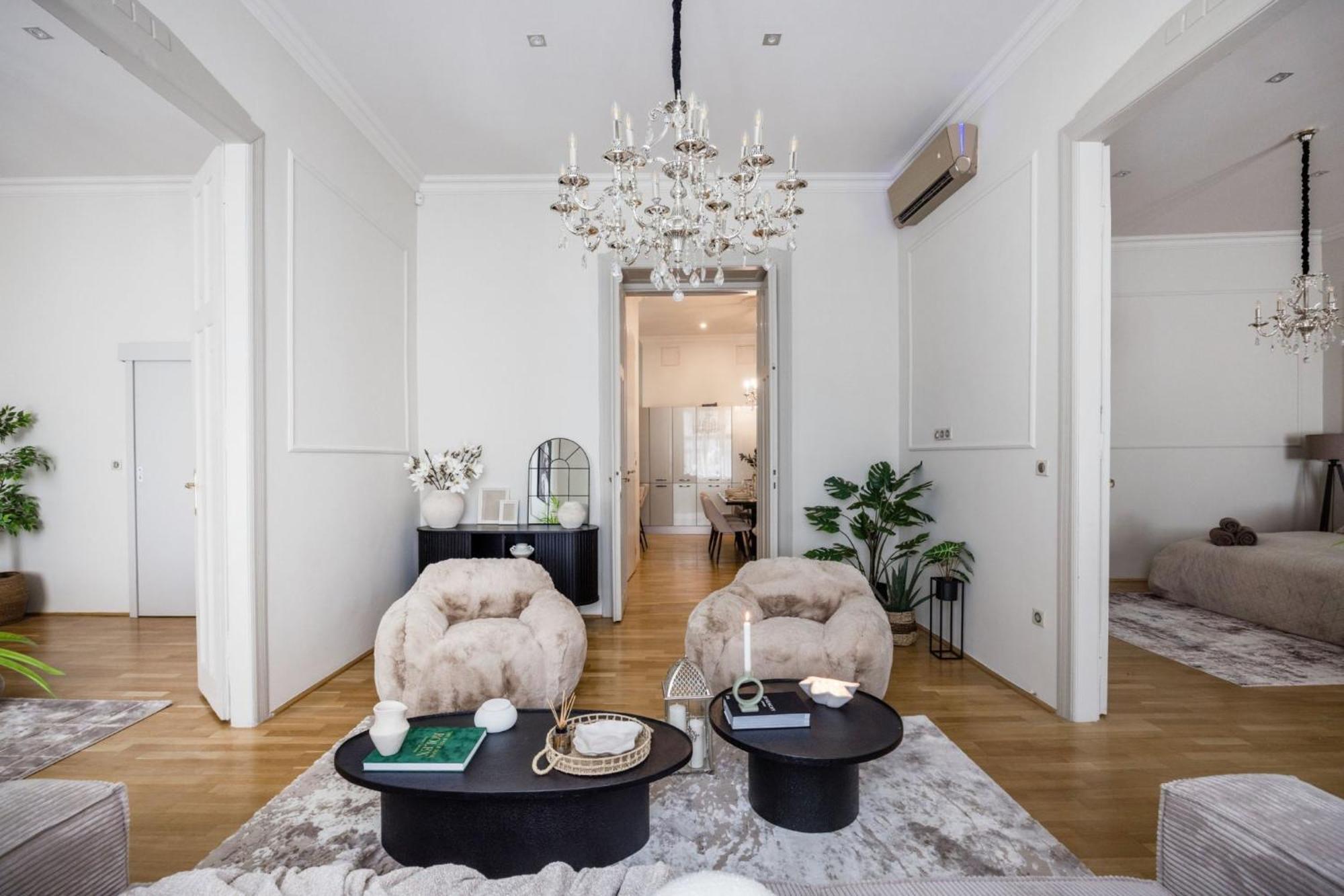 Timeless Elegant Apartment By Opera House Budapest Exteriör bild