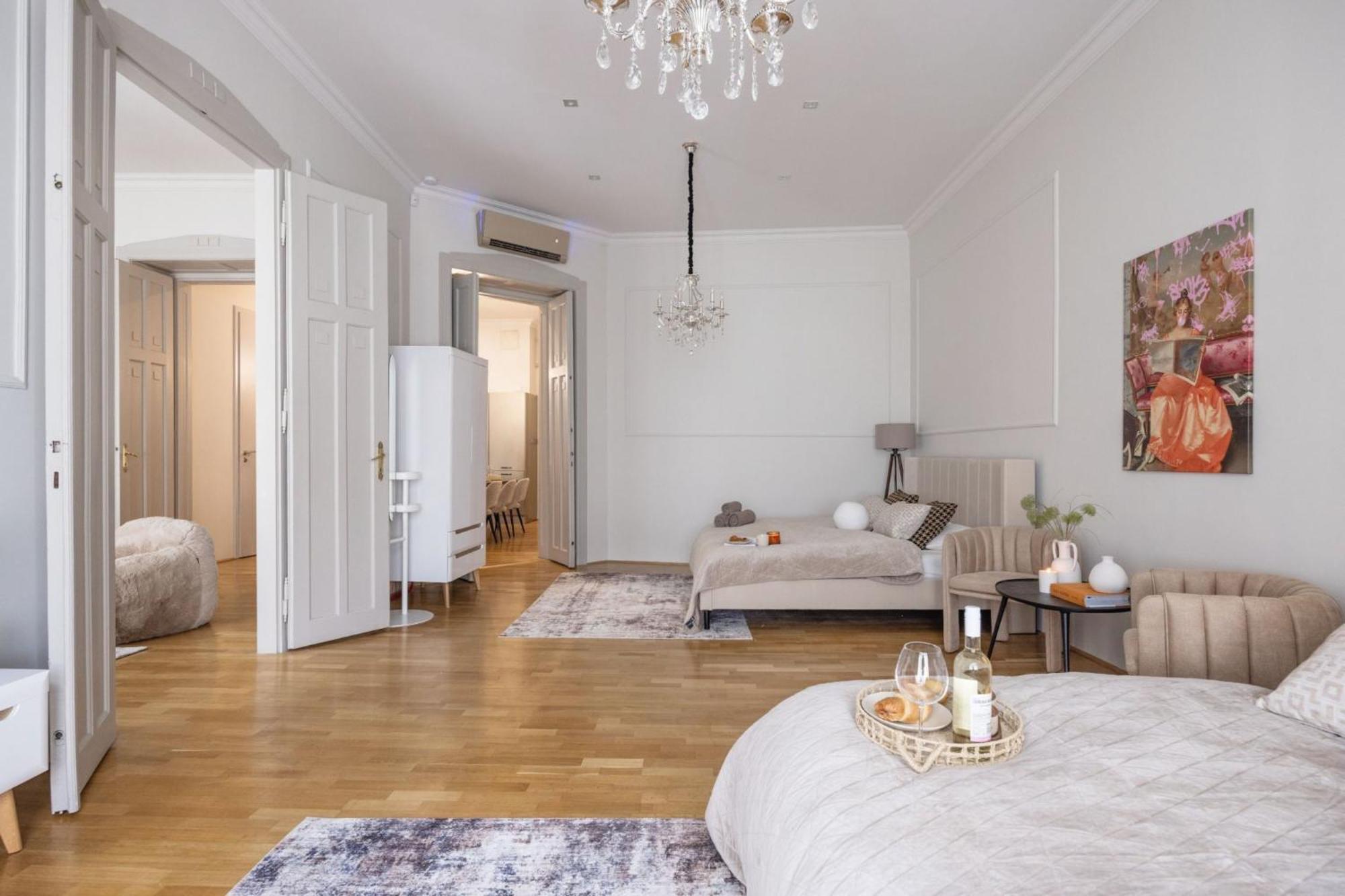 Timeless Elegant Apartment By Opera House Budapest Exteriör bild