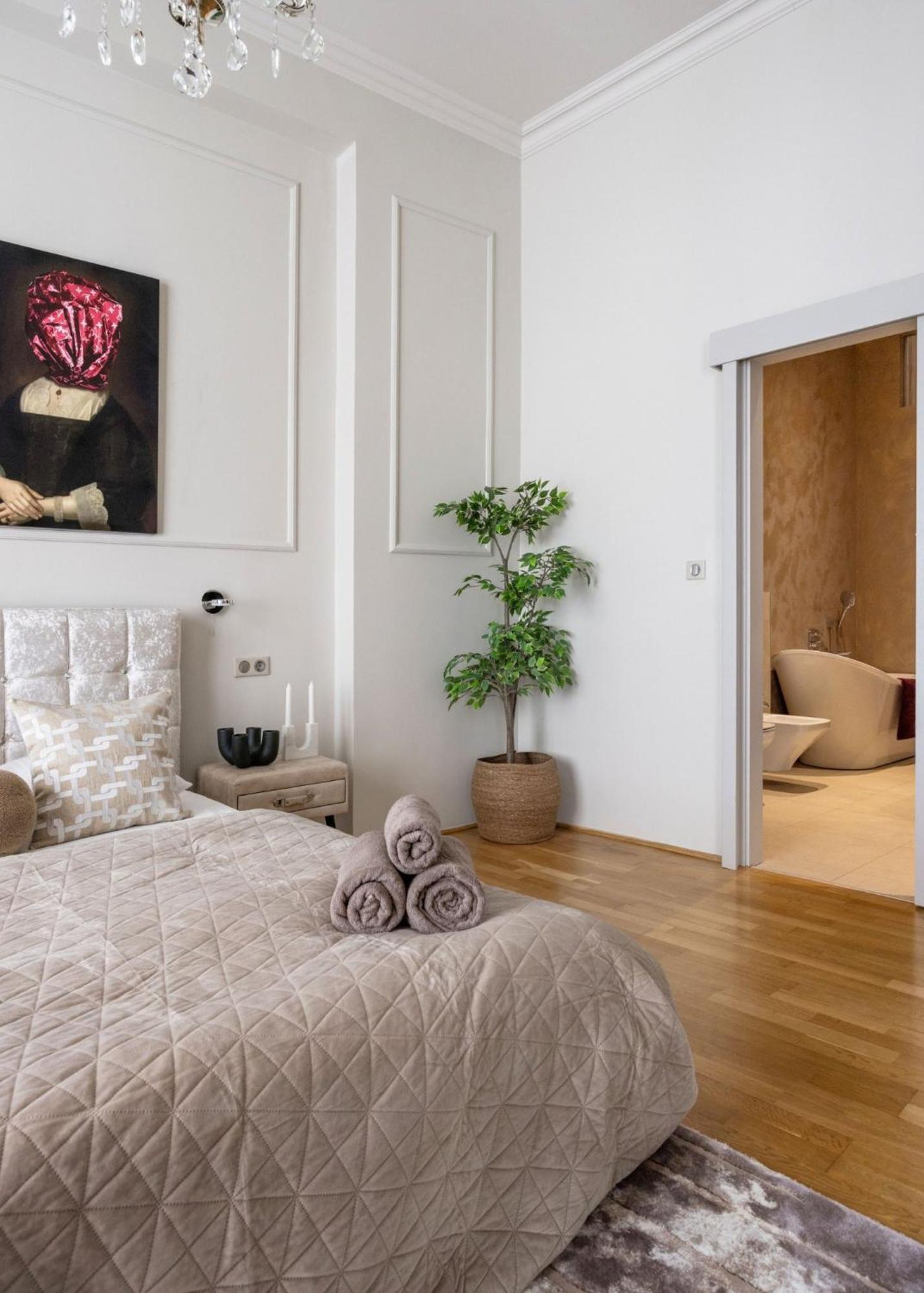 Timeless Elegant Apartment By Opera House Budapest Exteriör bild